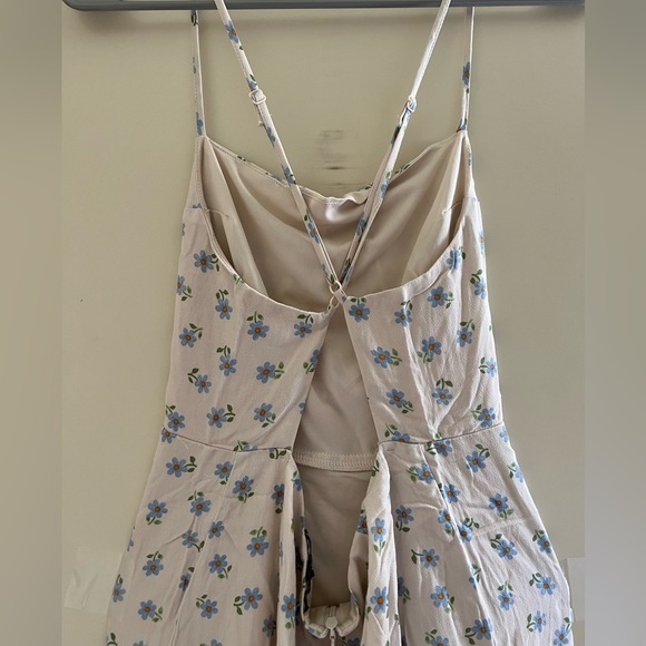 Kendall/Kylie Flower Dress - Picture 2 of 3